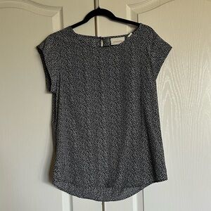 Chico’s mini animal Dritz’s short cap sleeve blouse size medium NEW